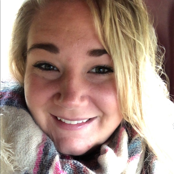 Meet your Posher, Samantha - Picture 2 of 3